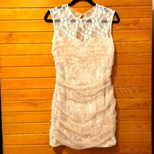 3/$10 🧡 Ivory mini-dress lace with ruched mesh overlay